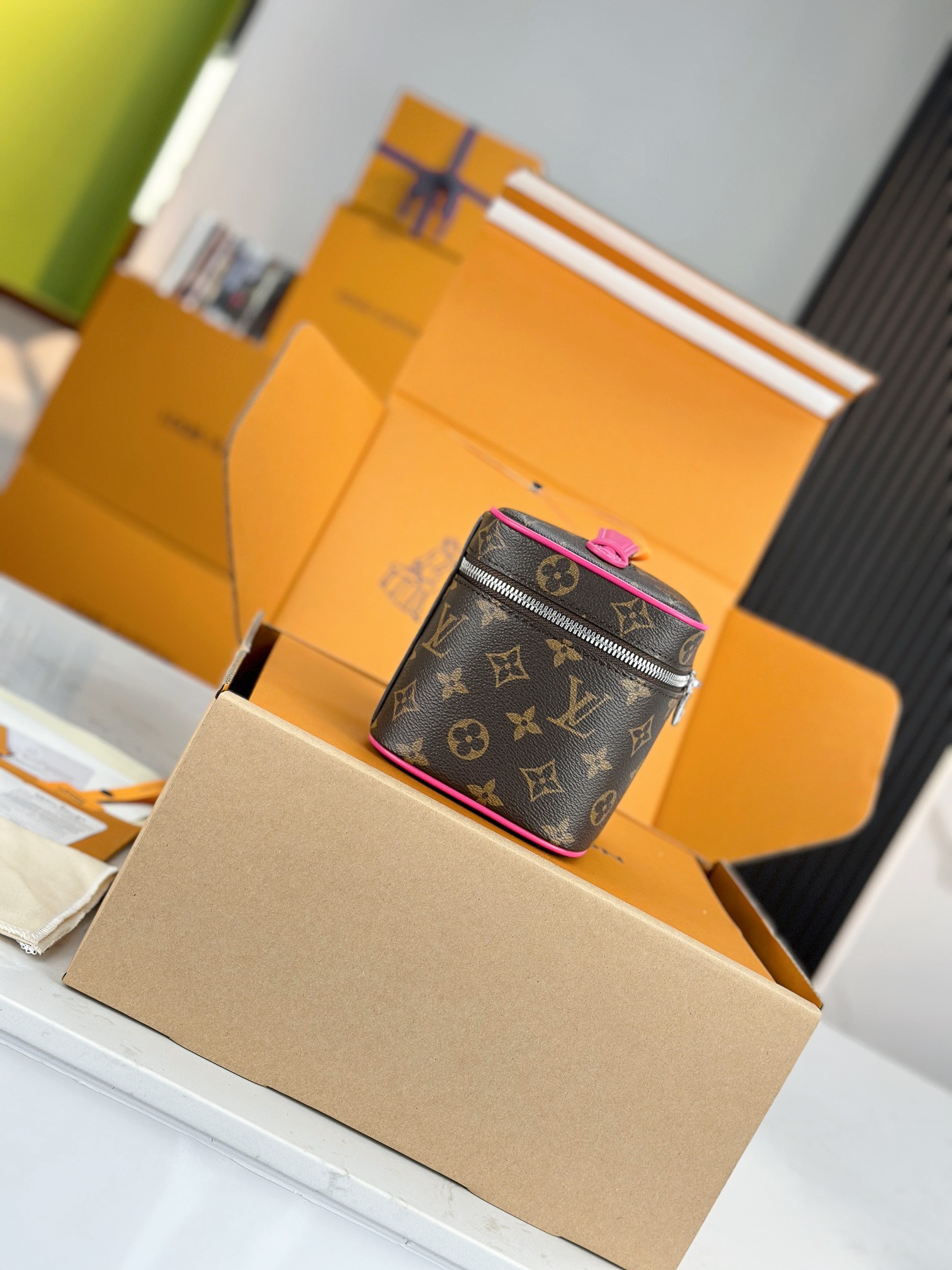 l0vis Vvtt0n nice cosmetic bag-13.5 x 12 x 20cm