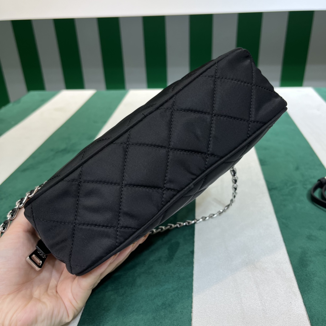 Pradα Vintage Handbags 1BH910