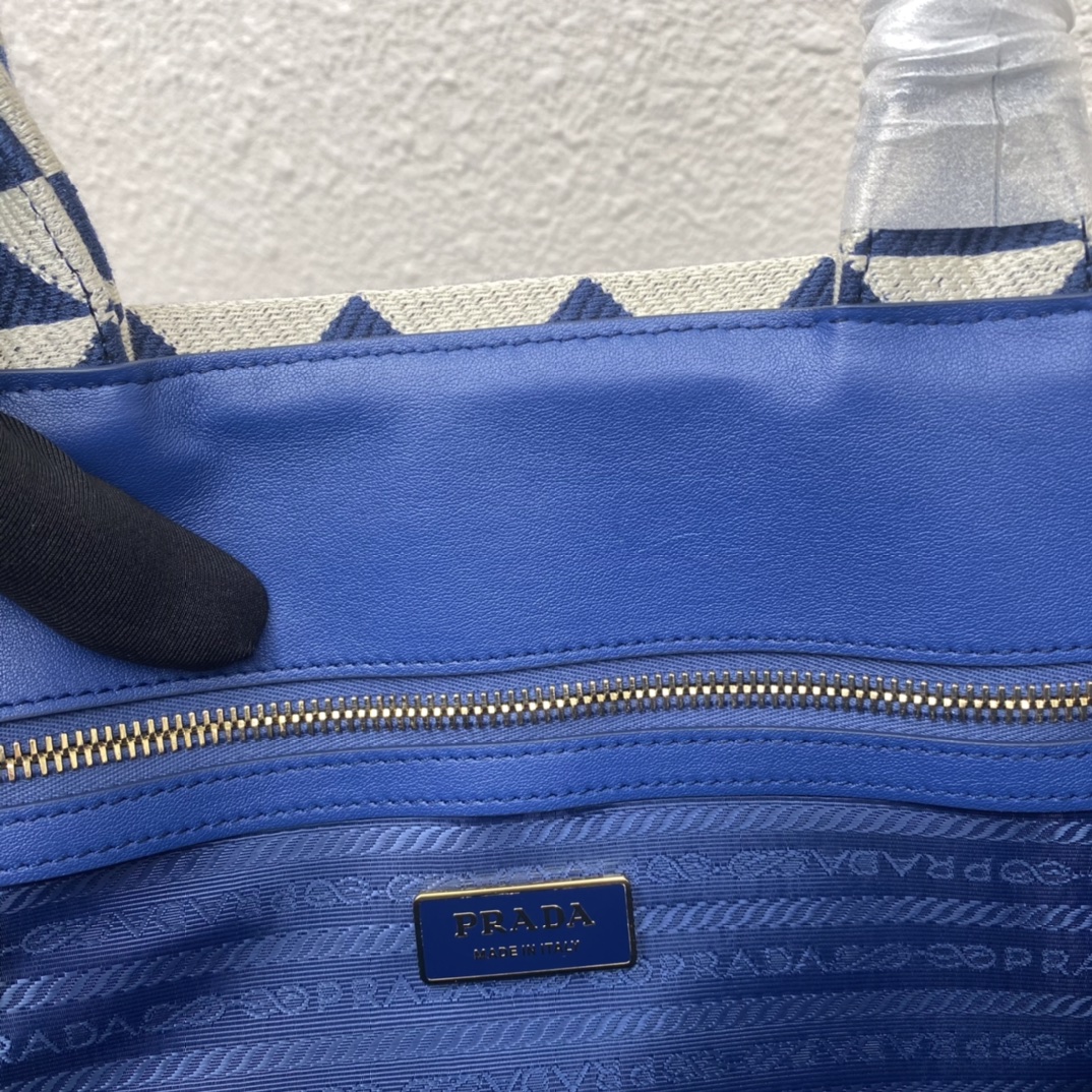 Pra*a small tote in saffiano leather 1ba356-39*31*11cm