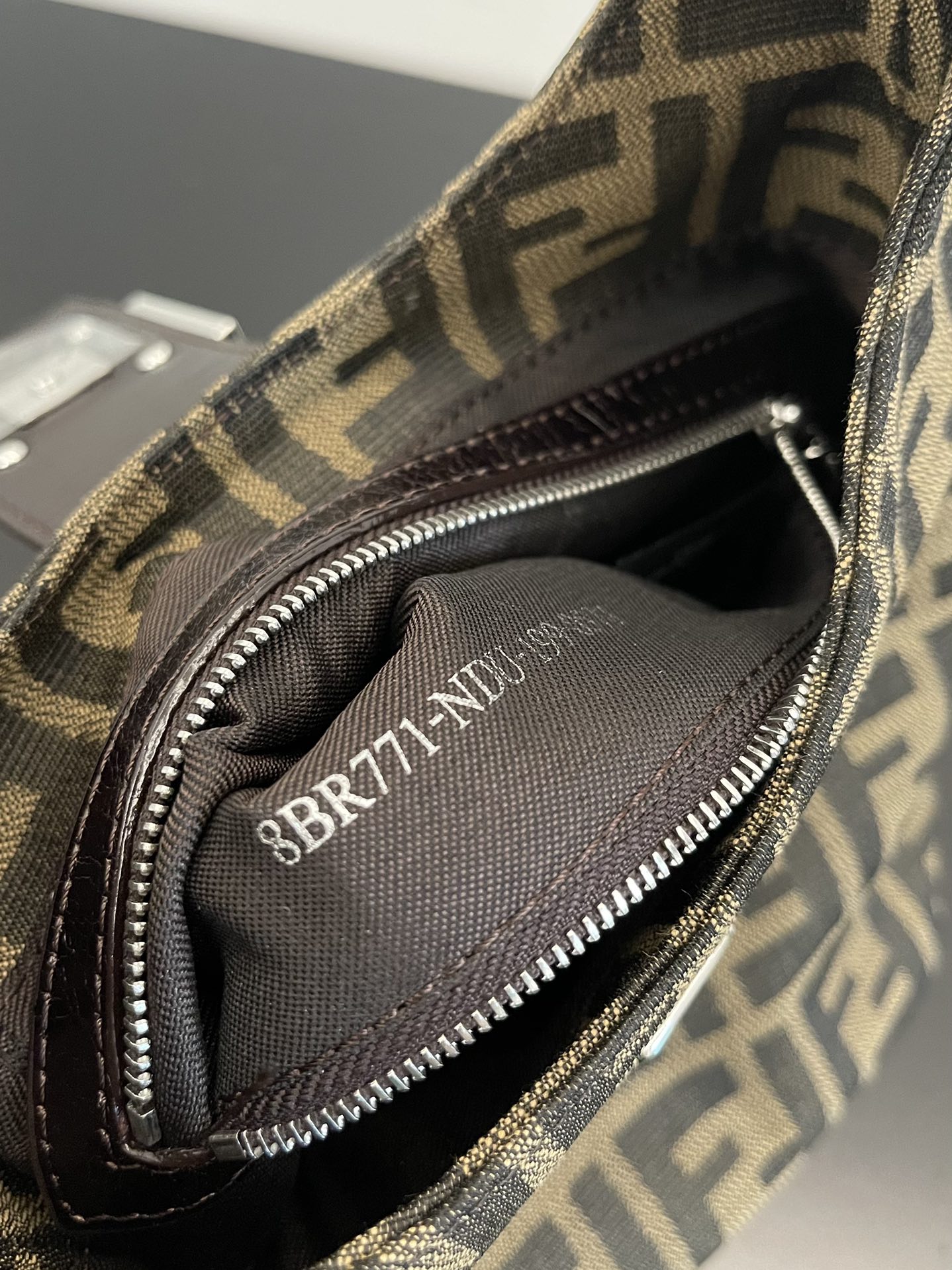 F**di vintage handbags-19x15x14cm