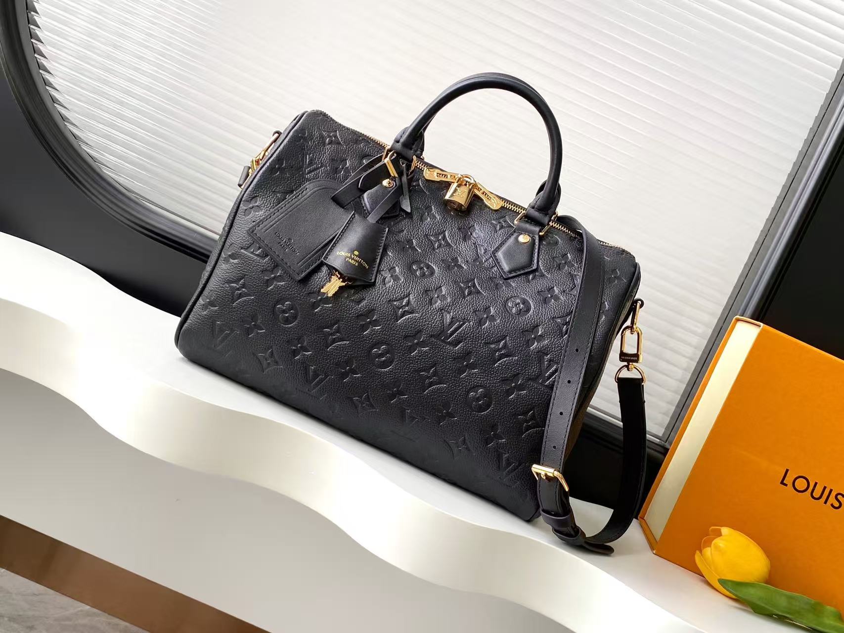 l0vis Vvtt0n speedy soft 30 bag -21 x 17 x 30cm