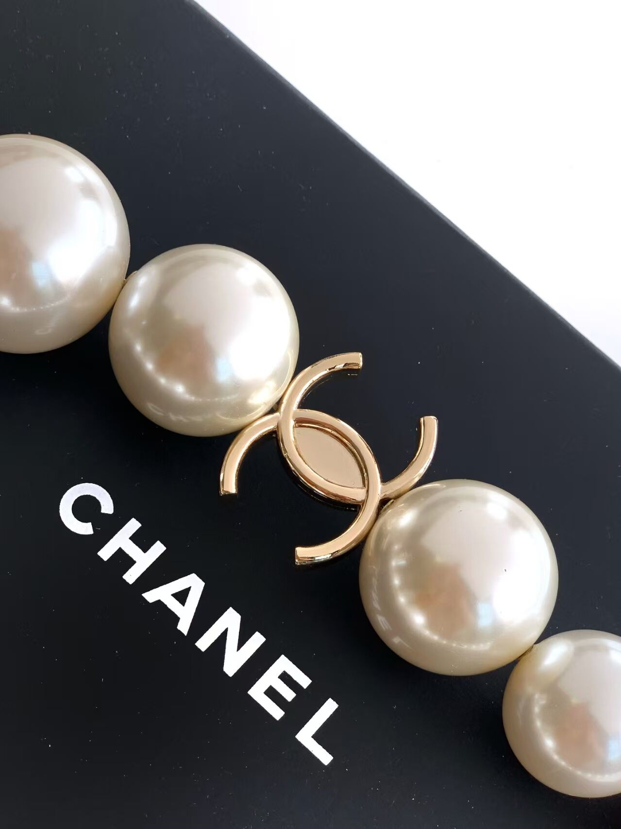 Ch@nel pearl ball bag