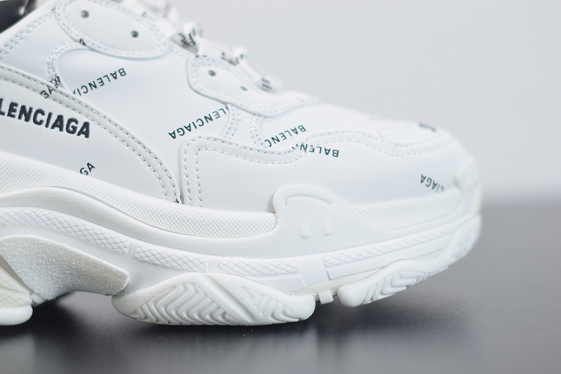 Ba*len*cia*ga triple s