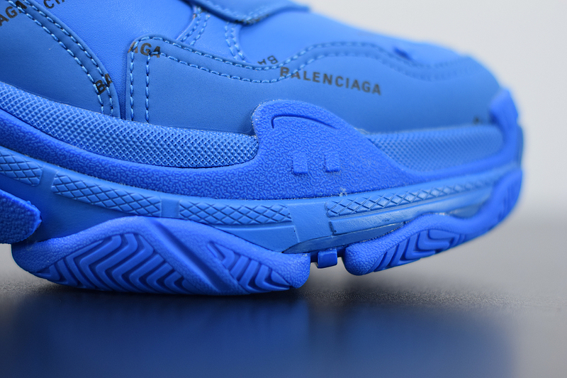 Ba*len*cia*ga triple s