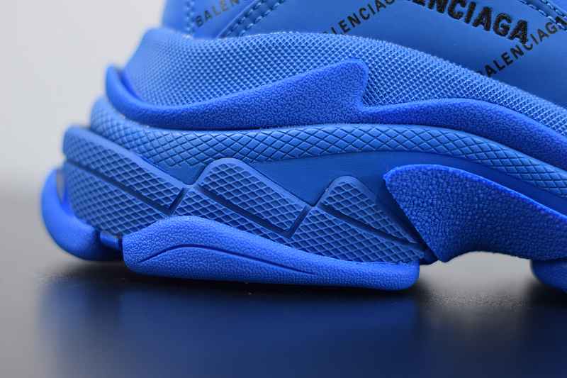 Ba*len*cia*ga triple s