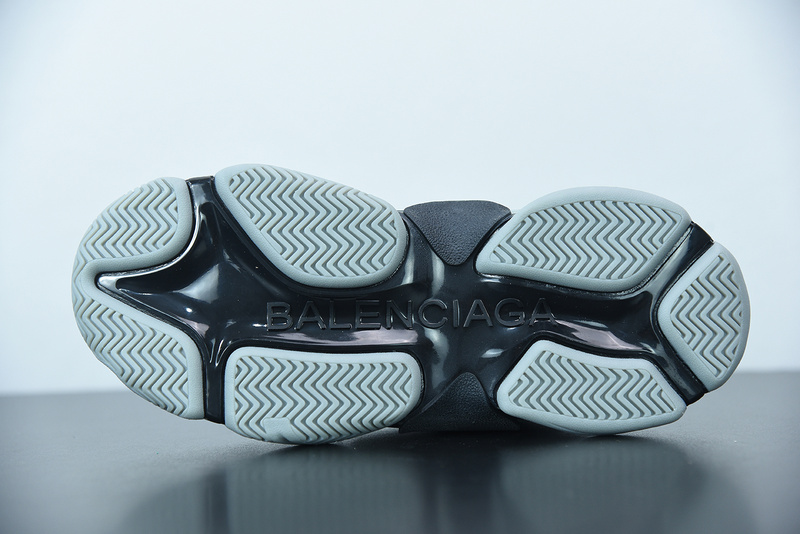 Ba*len*cia*ga triple s