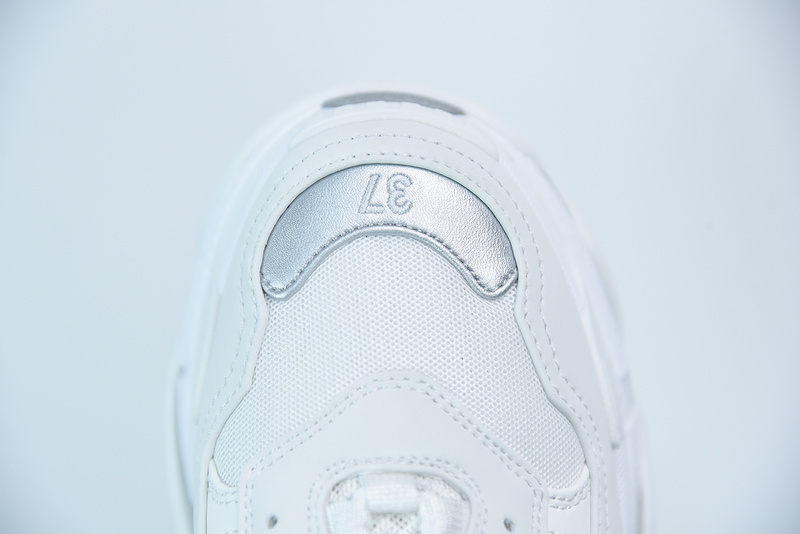 Ba*len*cia*ga triple s