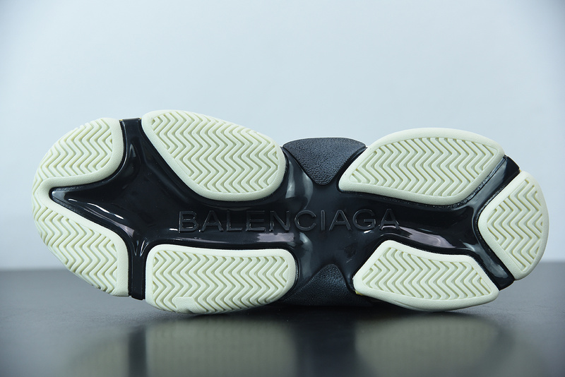 Ba*len*cia*ga triple s