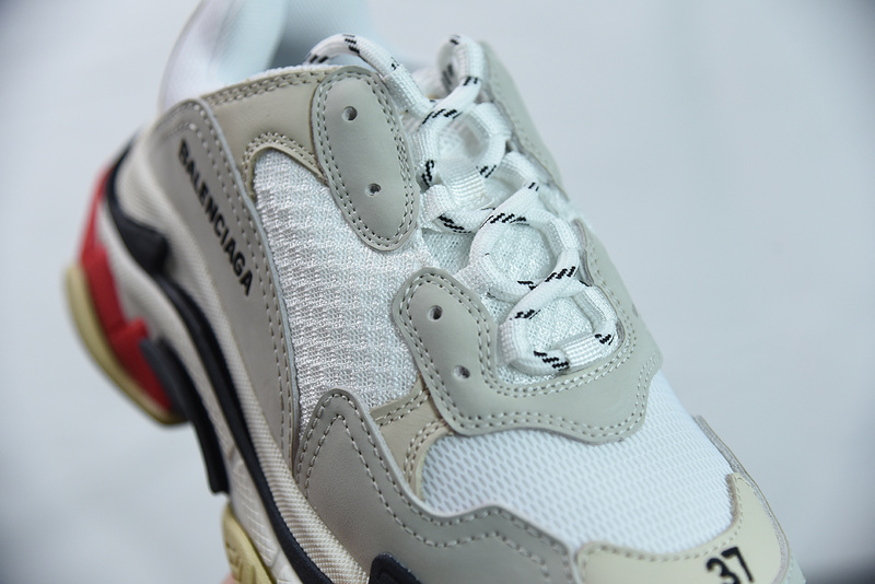 Ba*len*cia*ga triple s