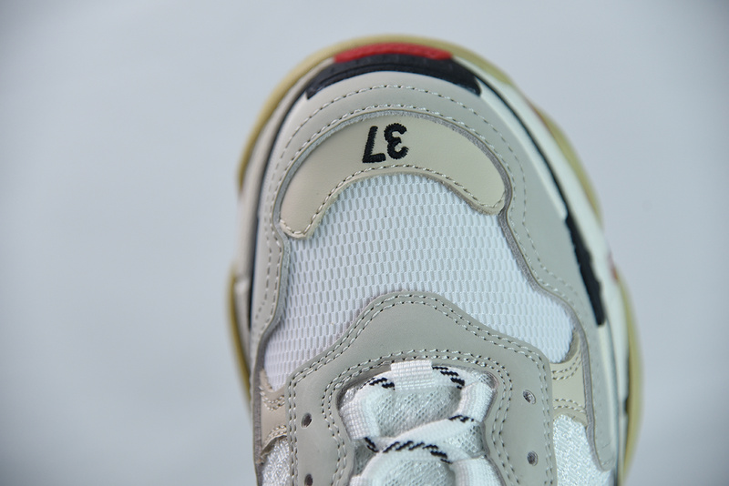 Ba*len*cia*ga triple s