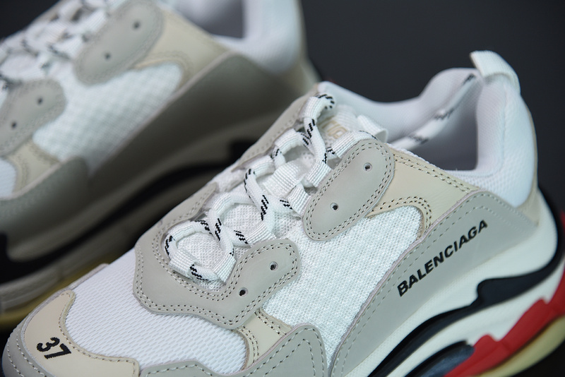 Ba*len*cia*ga triple s