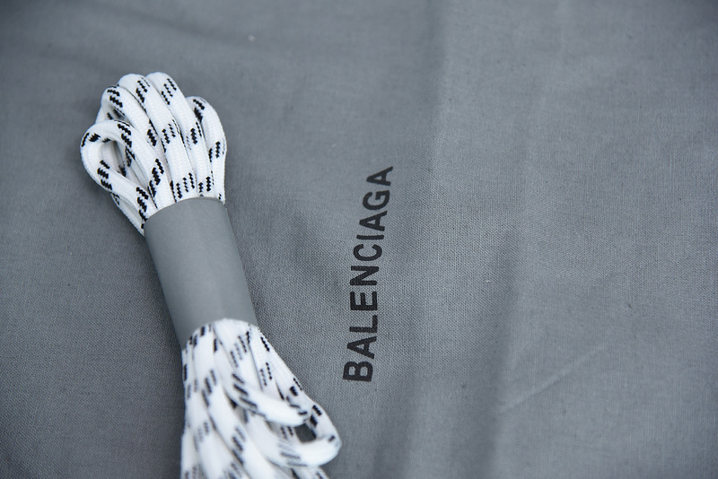 Ba*len*cia*ga triple s