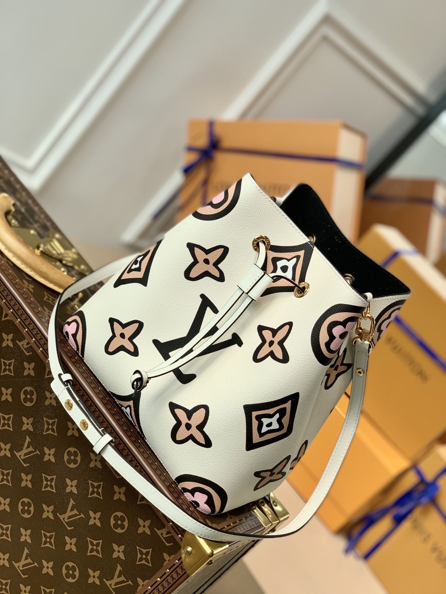 l0*is V*t0n wild at heart néonoé bucket bag -26x22x27cm