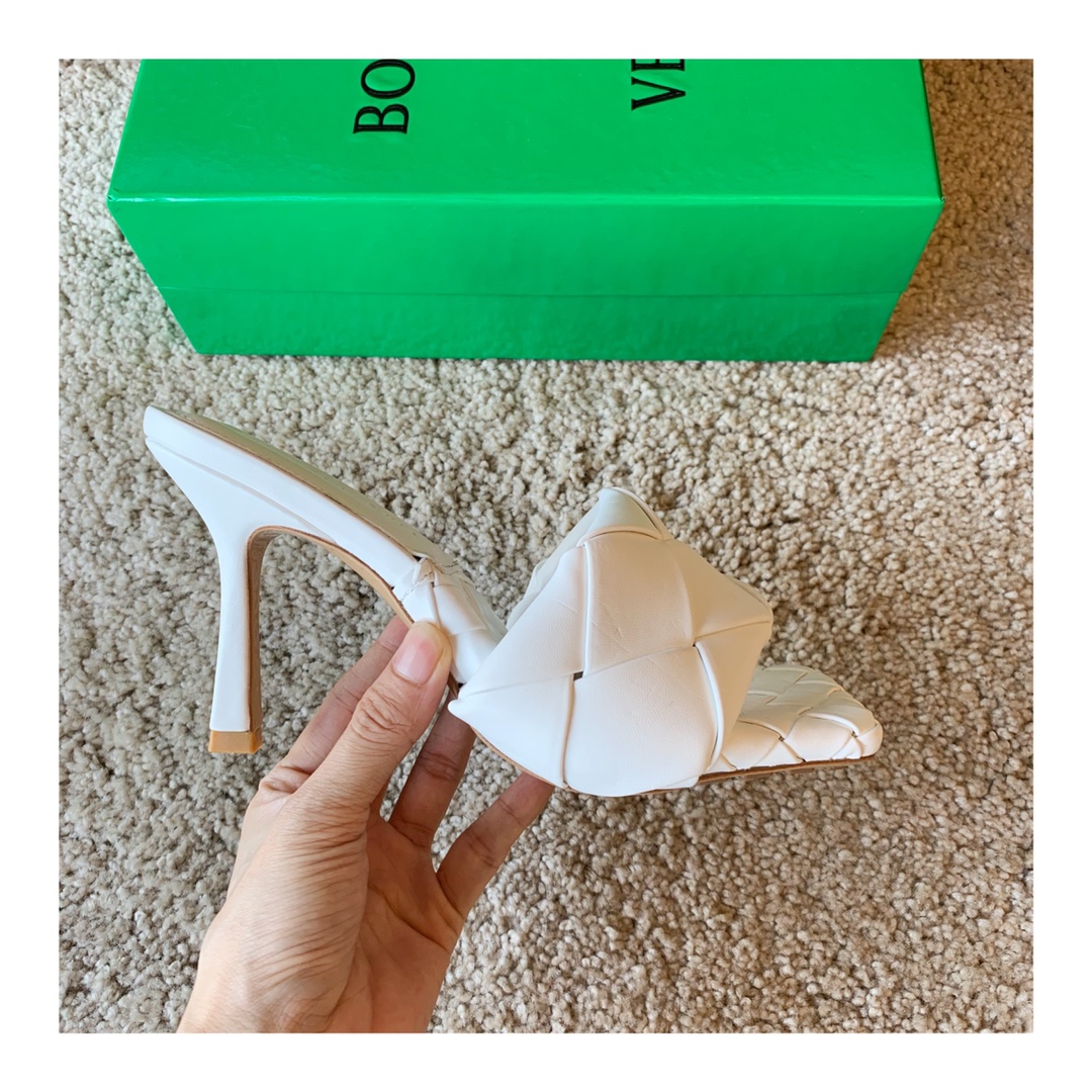 bo*te*ga Ve*ne*ta sandals