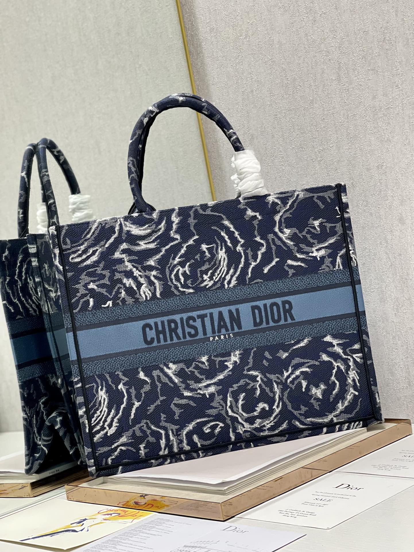 D*or book tote