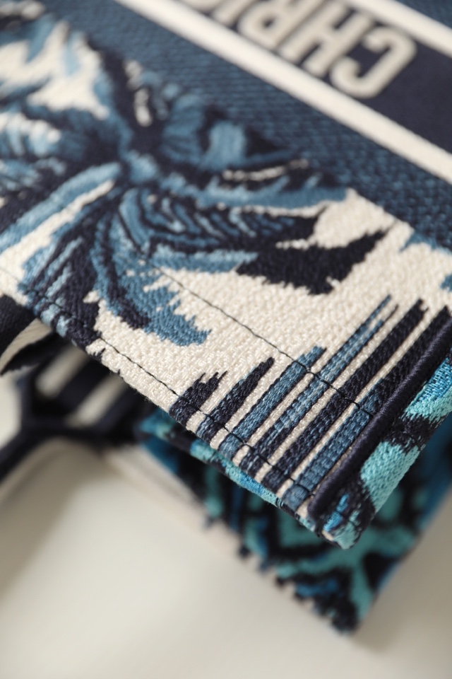 D*or small book tote-36.5cm