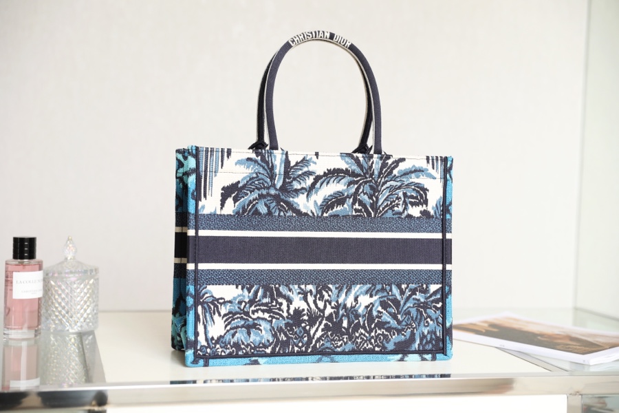 D*or small book tote-36.5cm