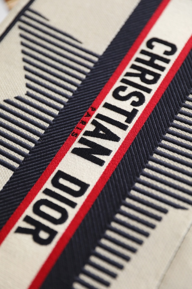 D*or small book tote-36.5cm