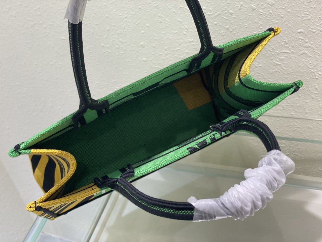 D*or small book tote-36.5cm