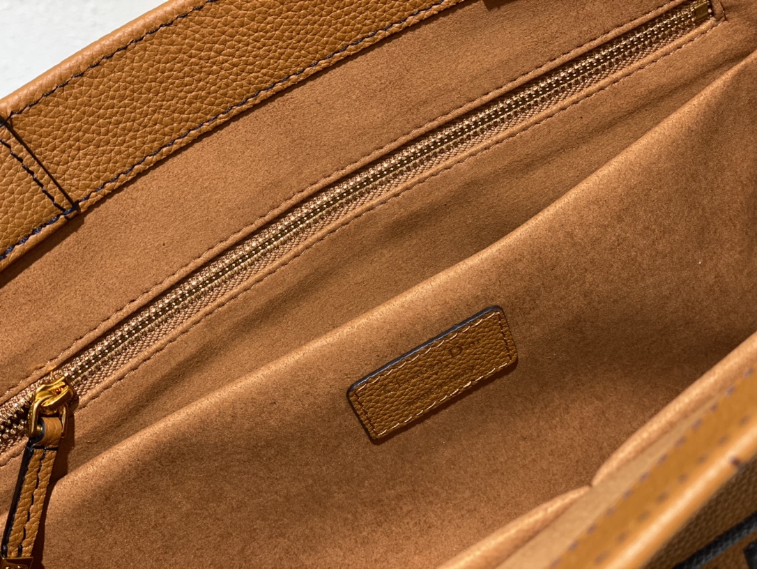 D*or small book tote-36.5cm