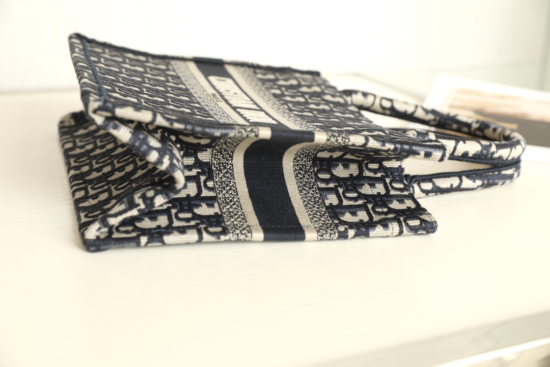 D*or small book tote-26*8*22cm