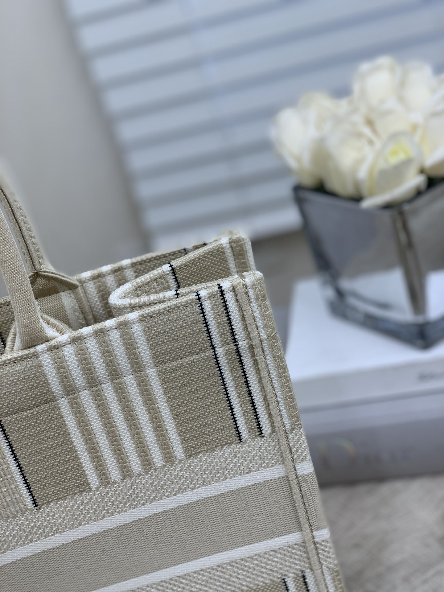 D*or small book tote-36.5cm