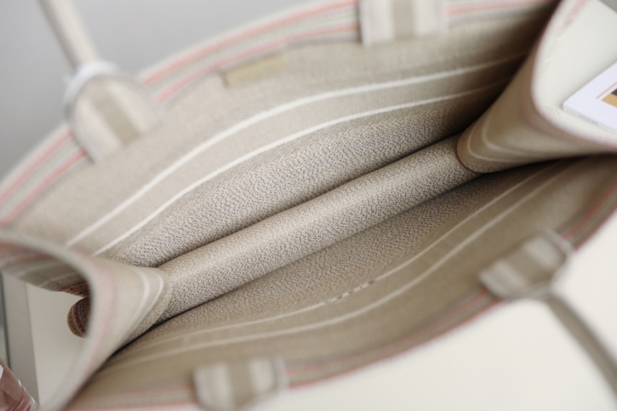 D*or small book tote-36.5cm