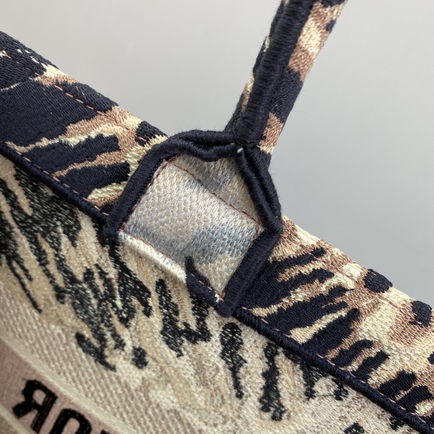 D*or small book tote-36.5cm