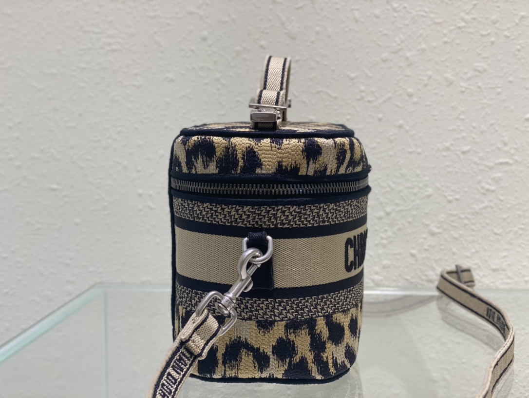 D*or cosmetic bag-18*.5*13*10.5cm