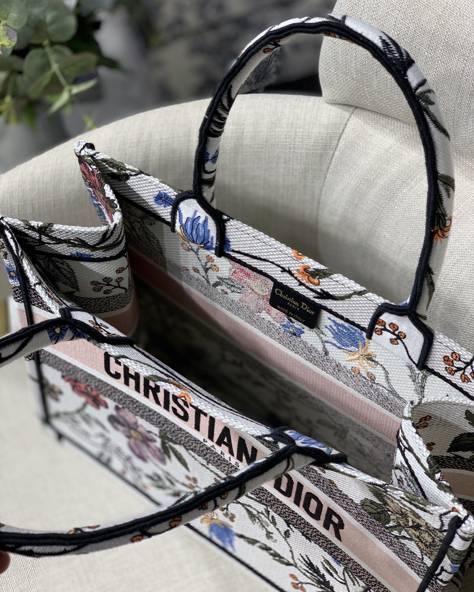 D*or small book tote-36.5cm