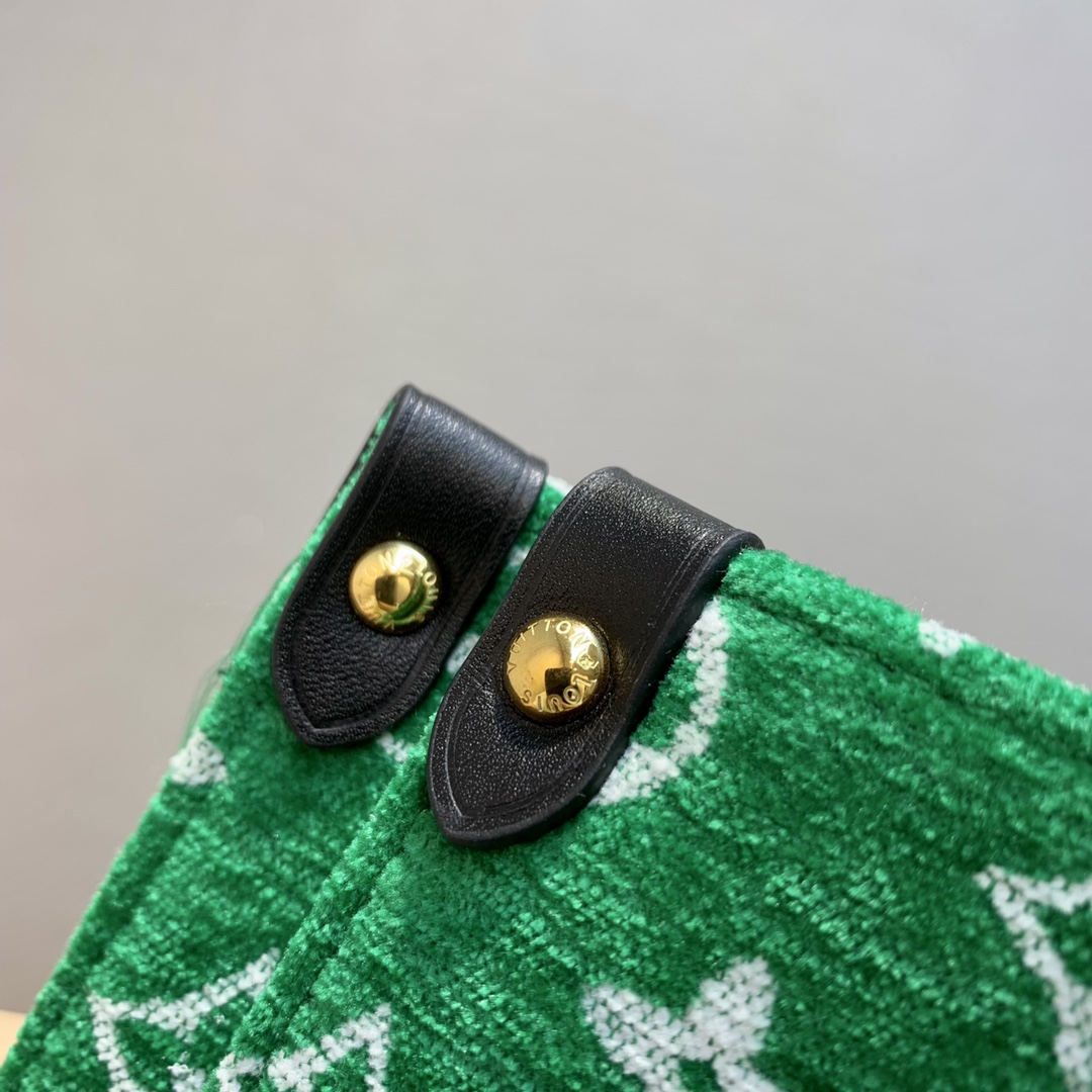 l0*is V*t0n onthego handbag-25*19*11.5 cm