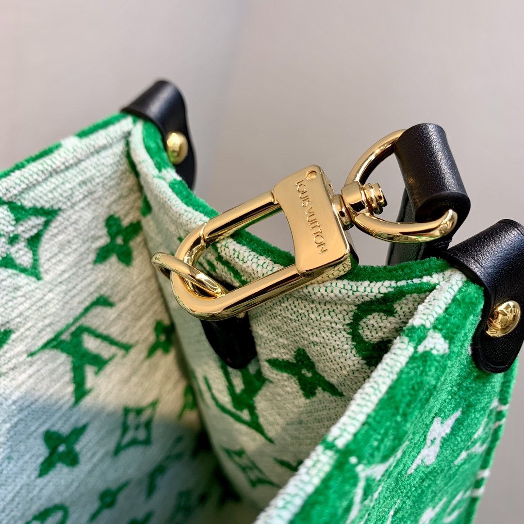 l0*is V*t0n onthego handbag-25*19*11.5 cm