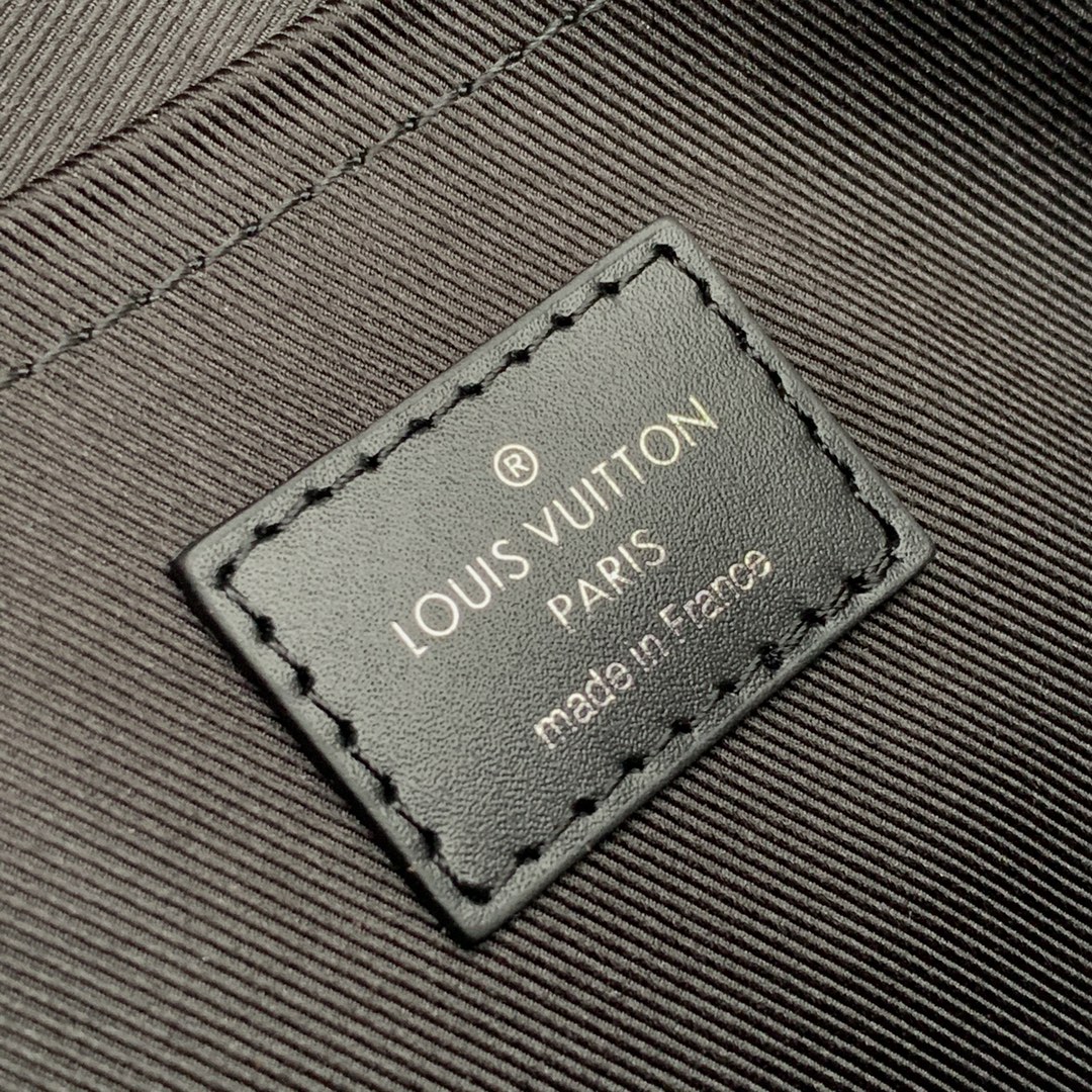 l0*is V*t0n studio messenger bag-23.5* 14*5 cm