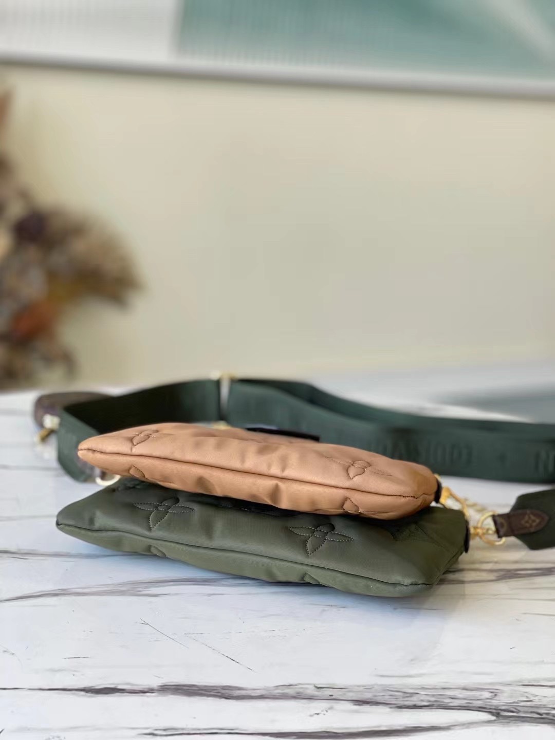 l0*is V*t0n multi pochette accessoires-34 x 21.5 x 5cm