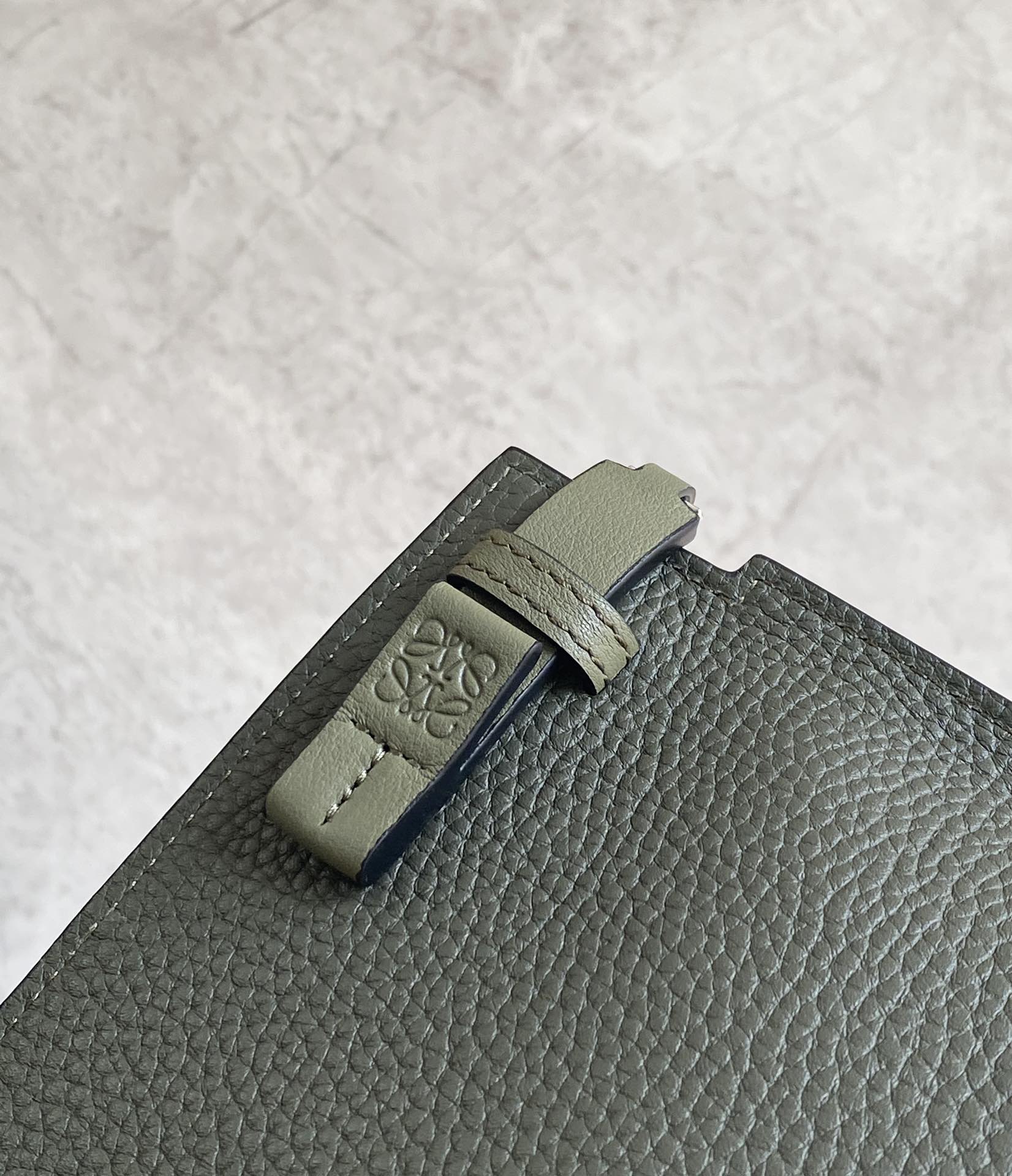 L0ew* pouch-29.5*20cm