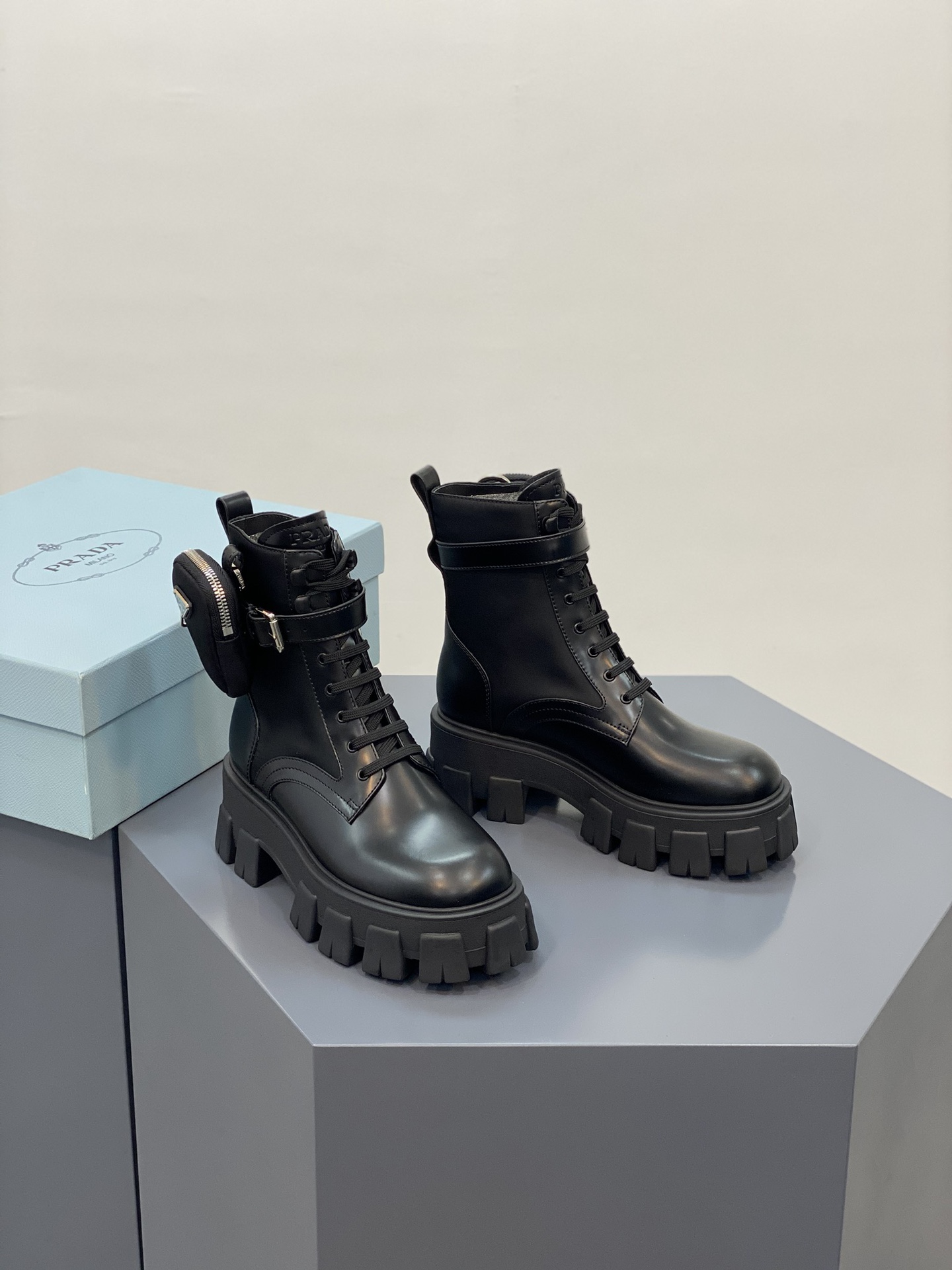 Pra*a 2020ss boots(not shiny version)