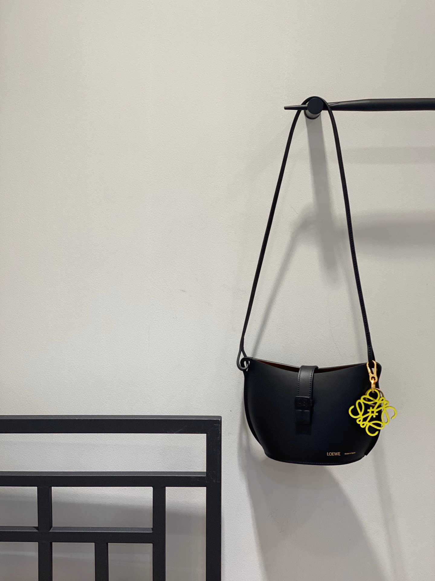 L0ew* moulded bucket bag-24*16*12cm