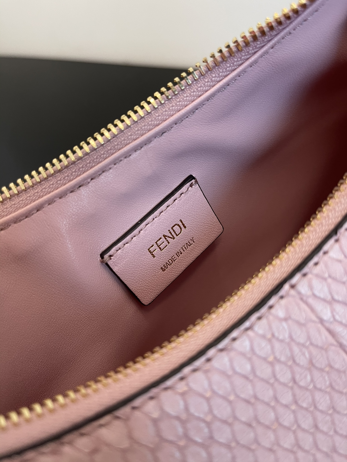 F**di praphy-29x24.5x10cm