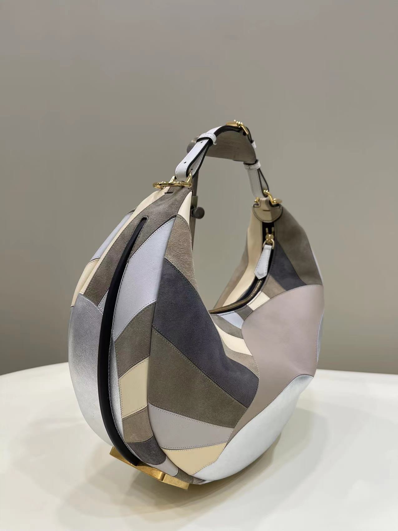 F**di praphy-29x24.5x10cm