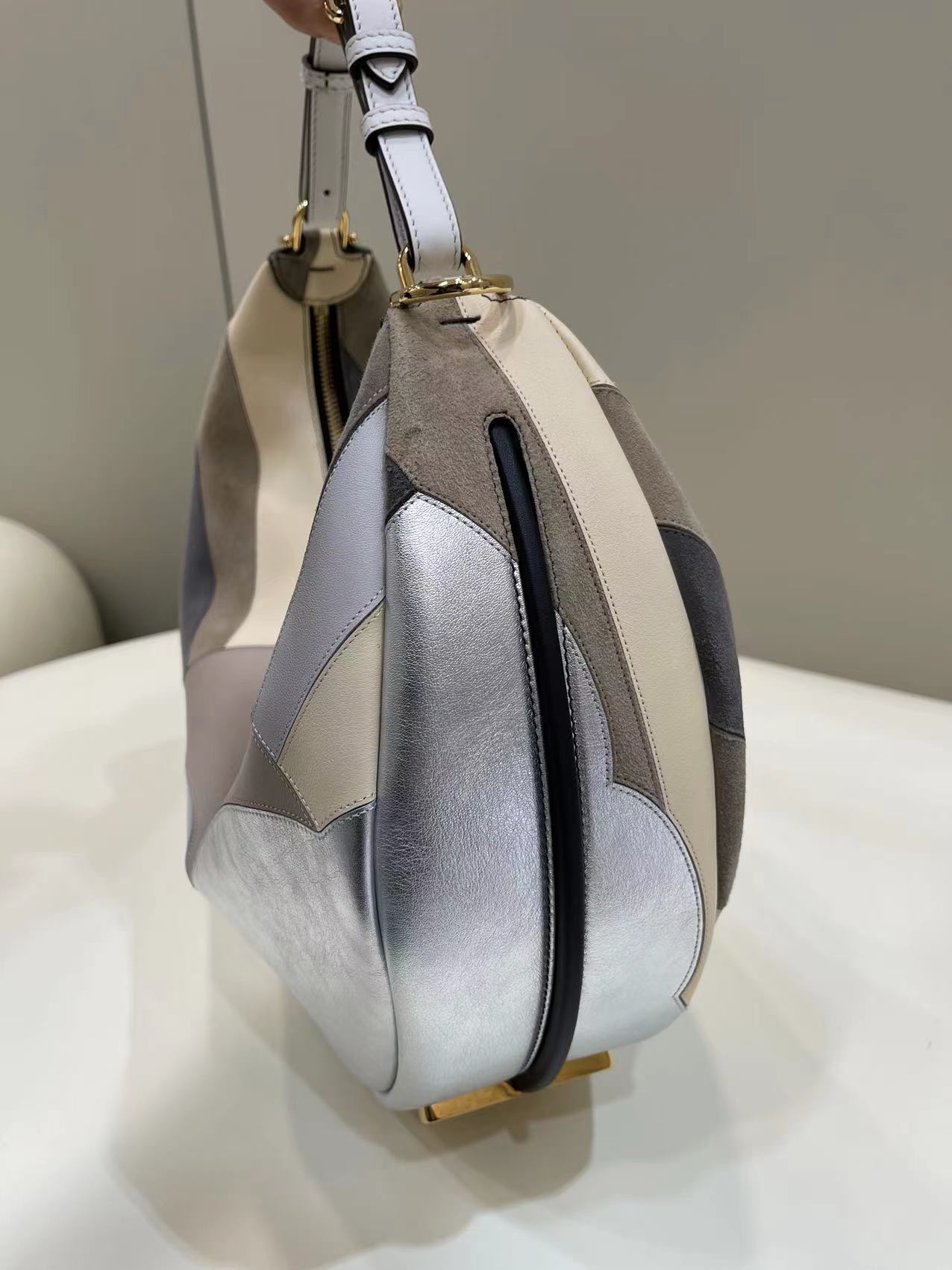 F**di praphy-29x24.5x10cm