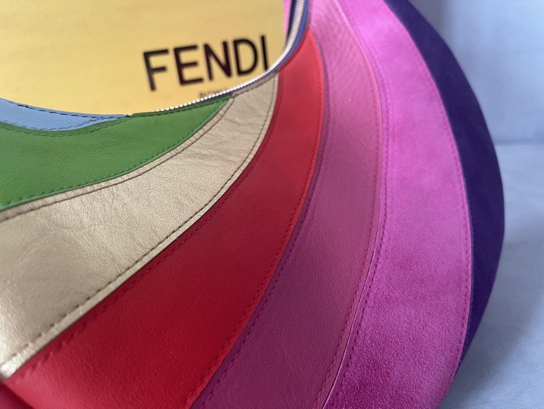 F**di praphy-29x24.5x10cm