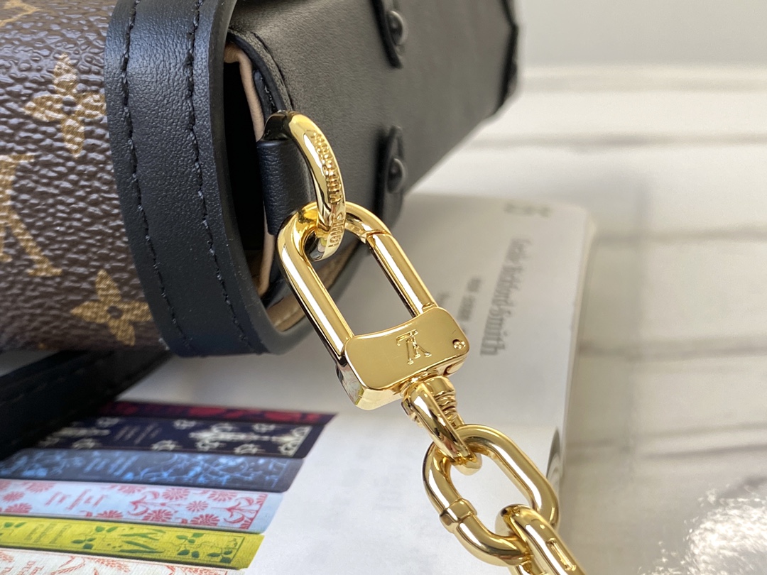 l0*is V*t0n trunk vertical-11*17.5*3.5cm