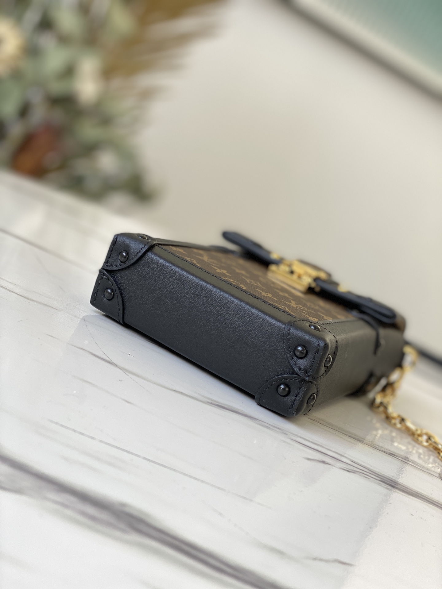 l0*is V*t0n trunk vertical-11*17.5*3.5cm