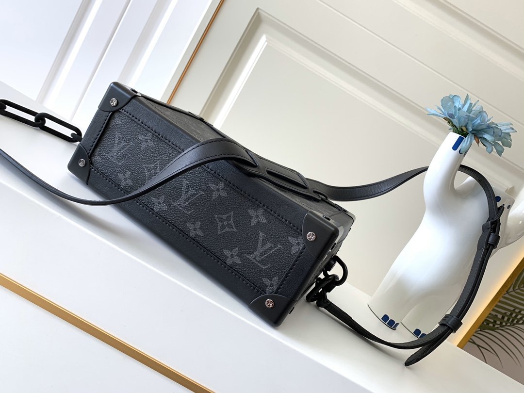 l0*is V*t0n soft trunk-25x17x9.5m