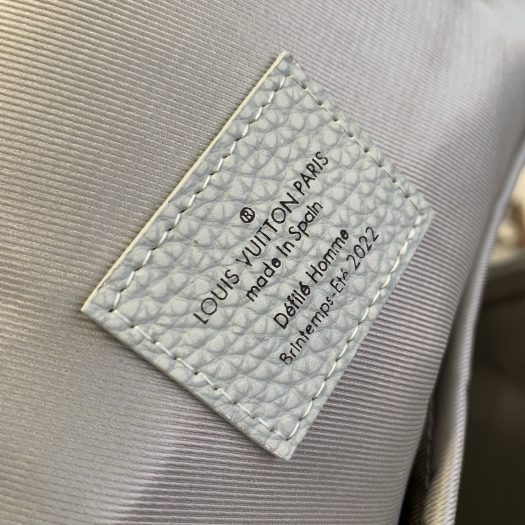 l0*is V*t0n ellipse backpack-31*44*17cm