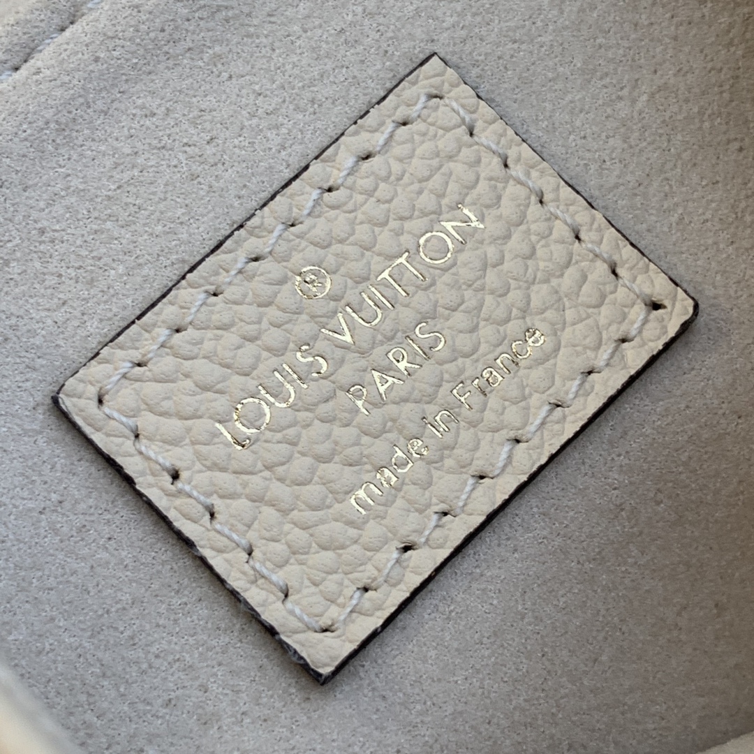 l0*is V*t0n by the pool backpack m80738-13*19*8cm