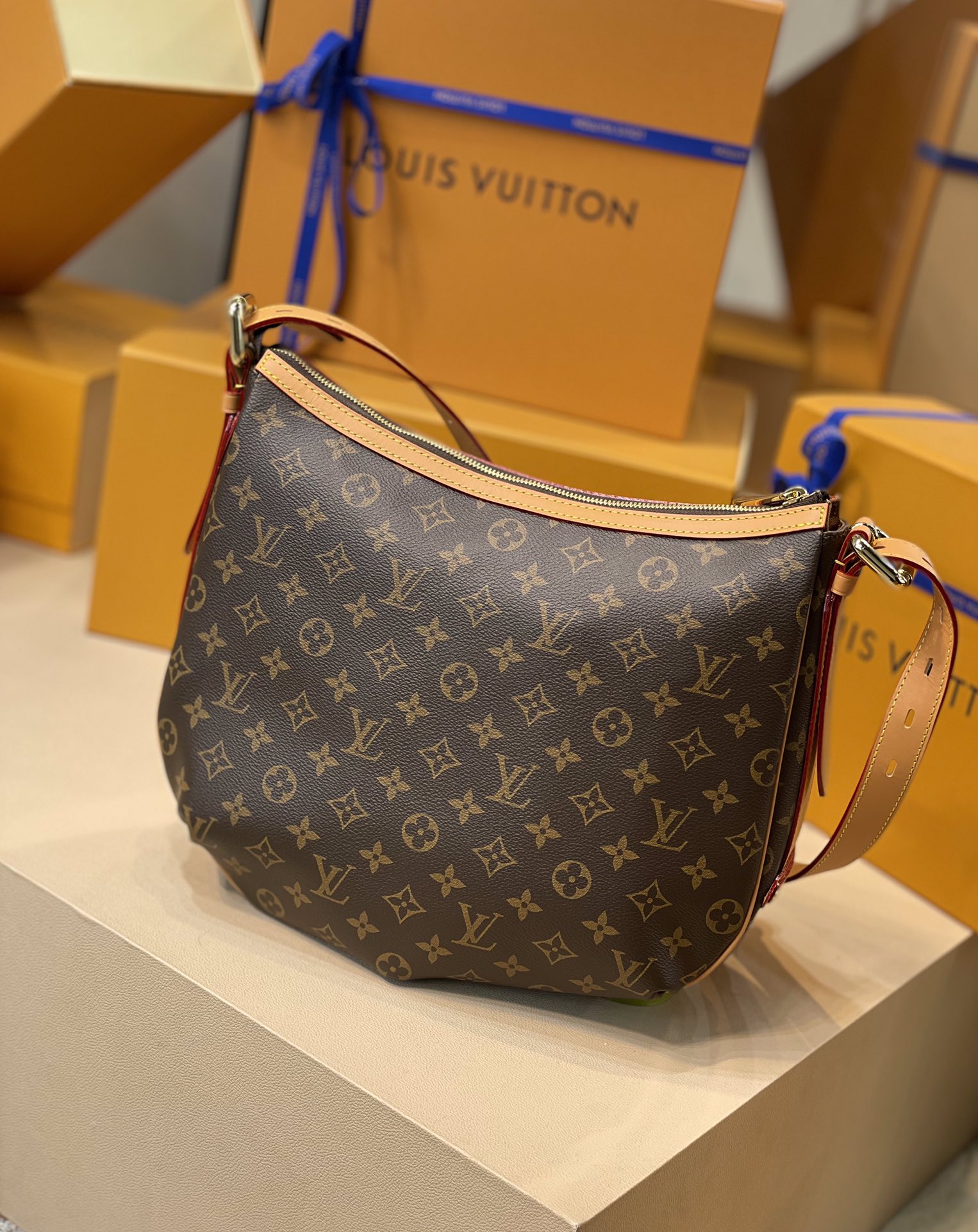 l0*is V*t0ntulum bag- m40075-34x28x14cm