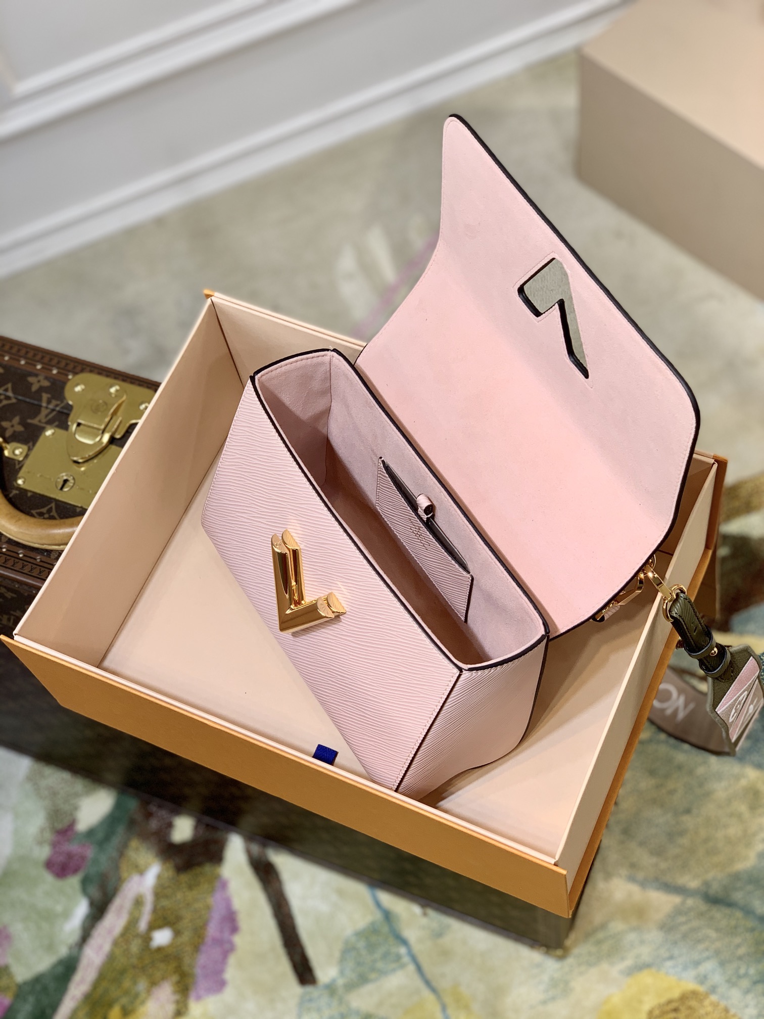 l0*is V*t0n twist mm-23*17*9.5cm