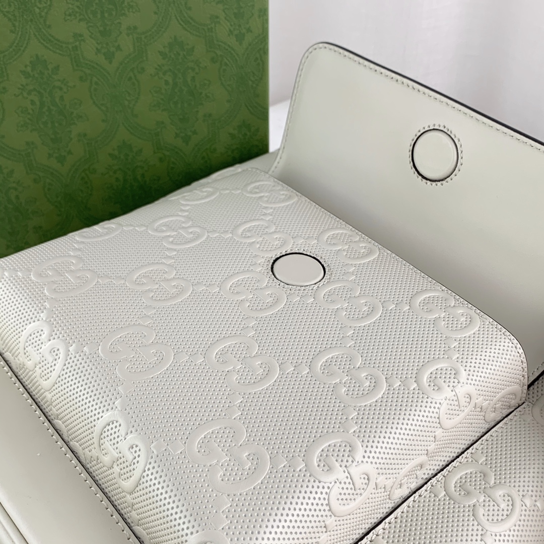 G*u*i backpack-27*37*13cm