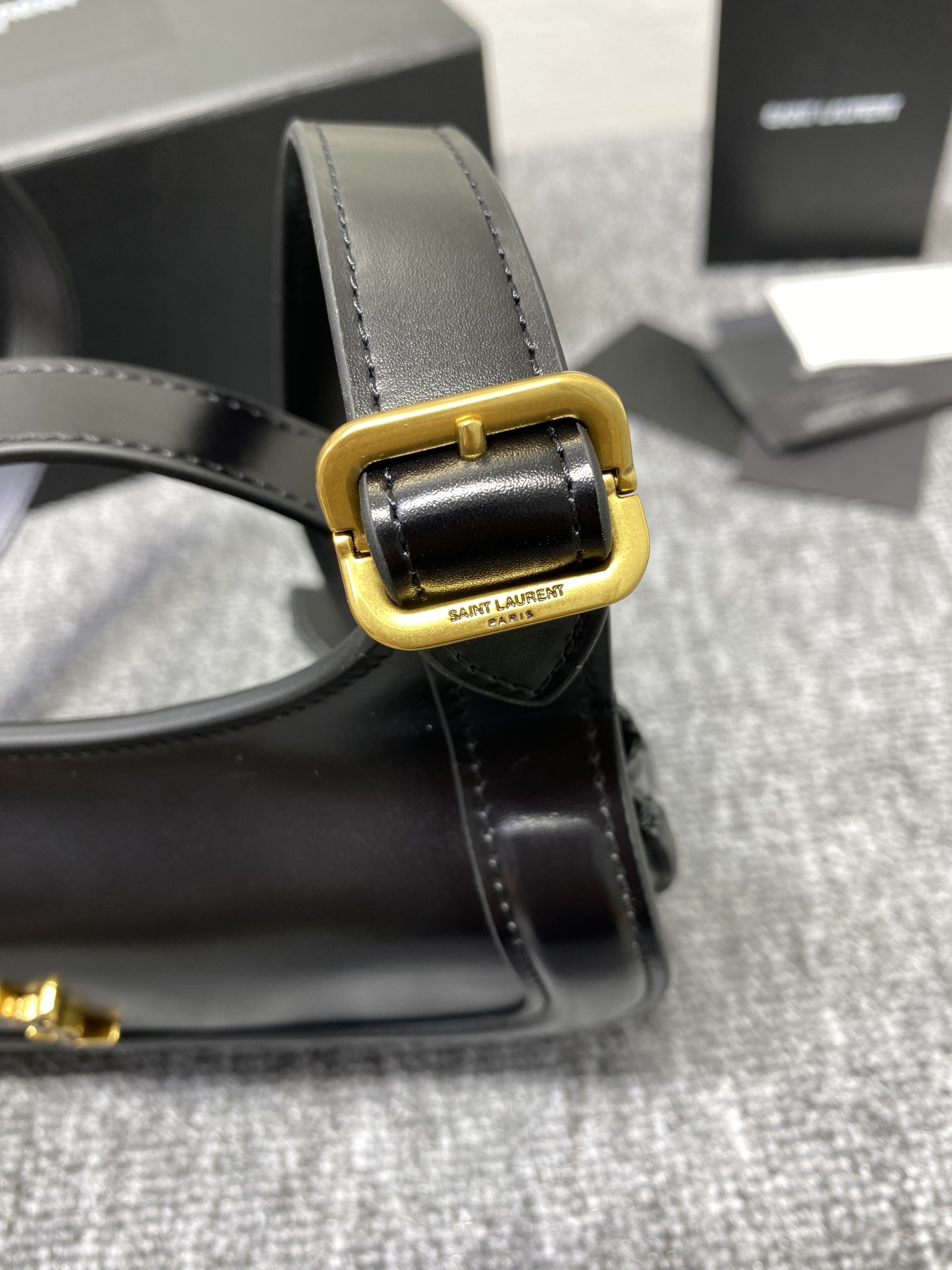 Valentino Charlie Handbags-18.5x13x3.5CM